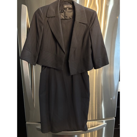 Jones New York Suit 2-Piece Jacket Pants Black Pinstriped Lined Poly Blend‎ 10 - Picture 1 of 3